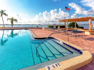 6051 Sun Blvd APT 215, Saint Petersburg, FL 33715