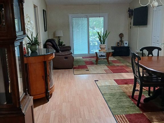 5th image of 808 Ashley Cir