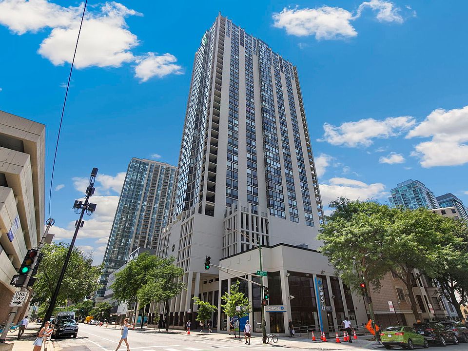 1st image of 1122 N Clark St APT 3104
