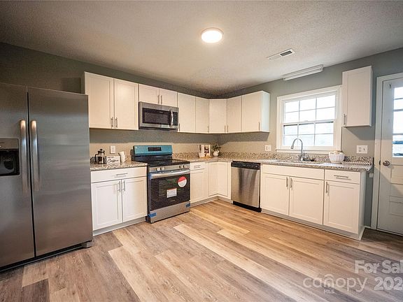 4th image of 127 Danbury Ln
