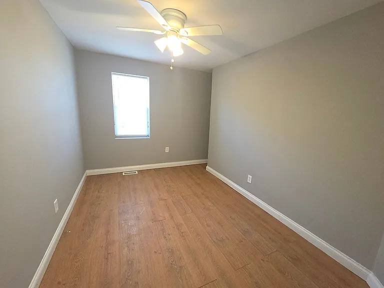 207 Waller Ave — Photo 7