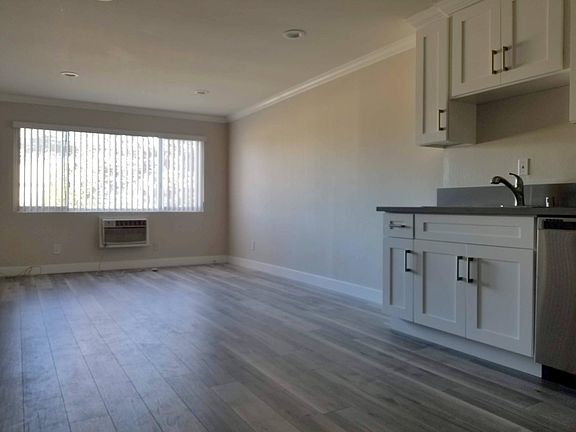2nd image of 13850 Victory Blvd APT 207