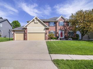 5462 Ponderosa Dr, West Des Moines, IA 50266