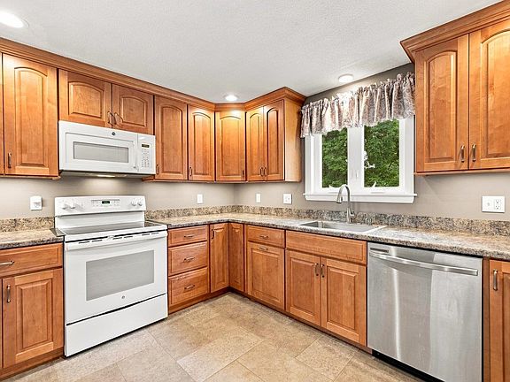 3rd image of 1 Pinkham Avenue