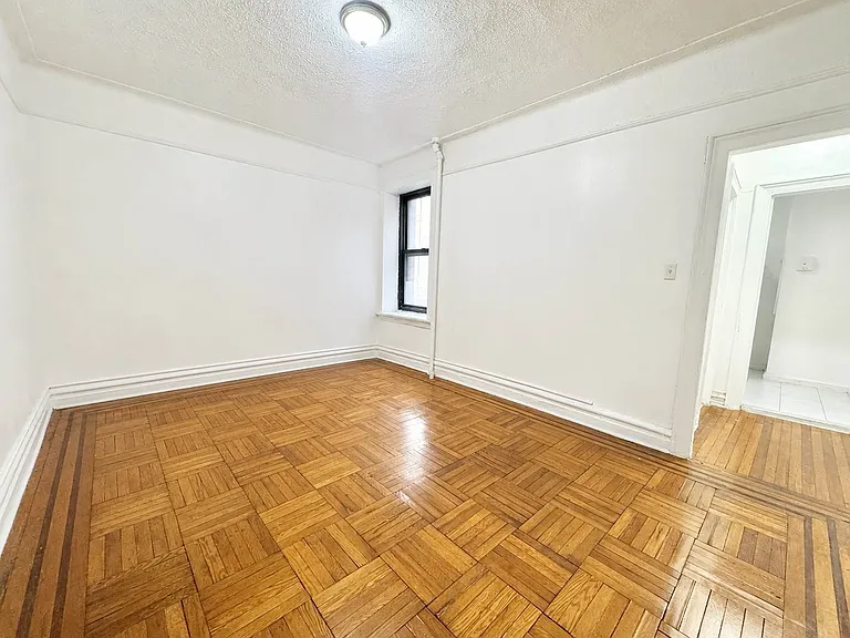 674 47th St #2J — Photo 4