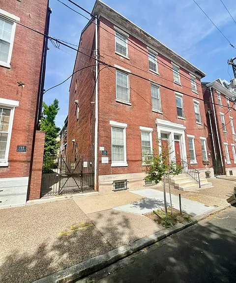 708 N Franklin St #3 — Photo 2