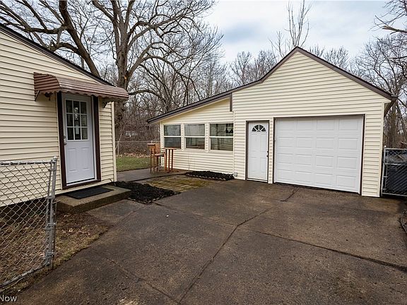 5th image of 27326 Donald Ave