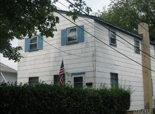 91 Split Cedar Dr, Islandia, NY 11749