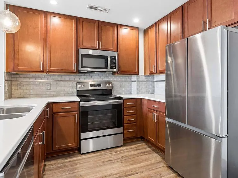 Midtown Crossing Apartments — Photo 114