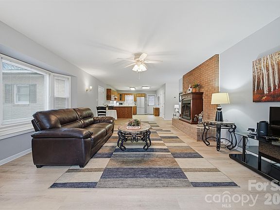 2nd image of 2336 21st Ave NE