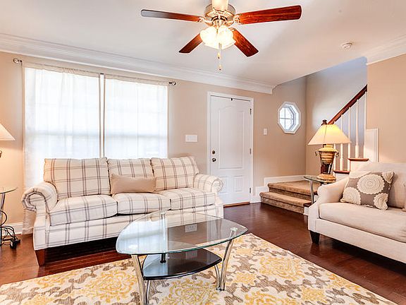 4th image of 1500 Chariot Ln