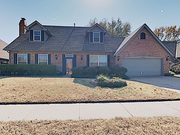 1200 NW 199th St