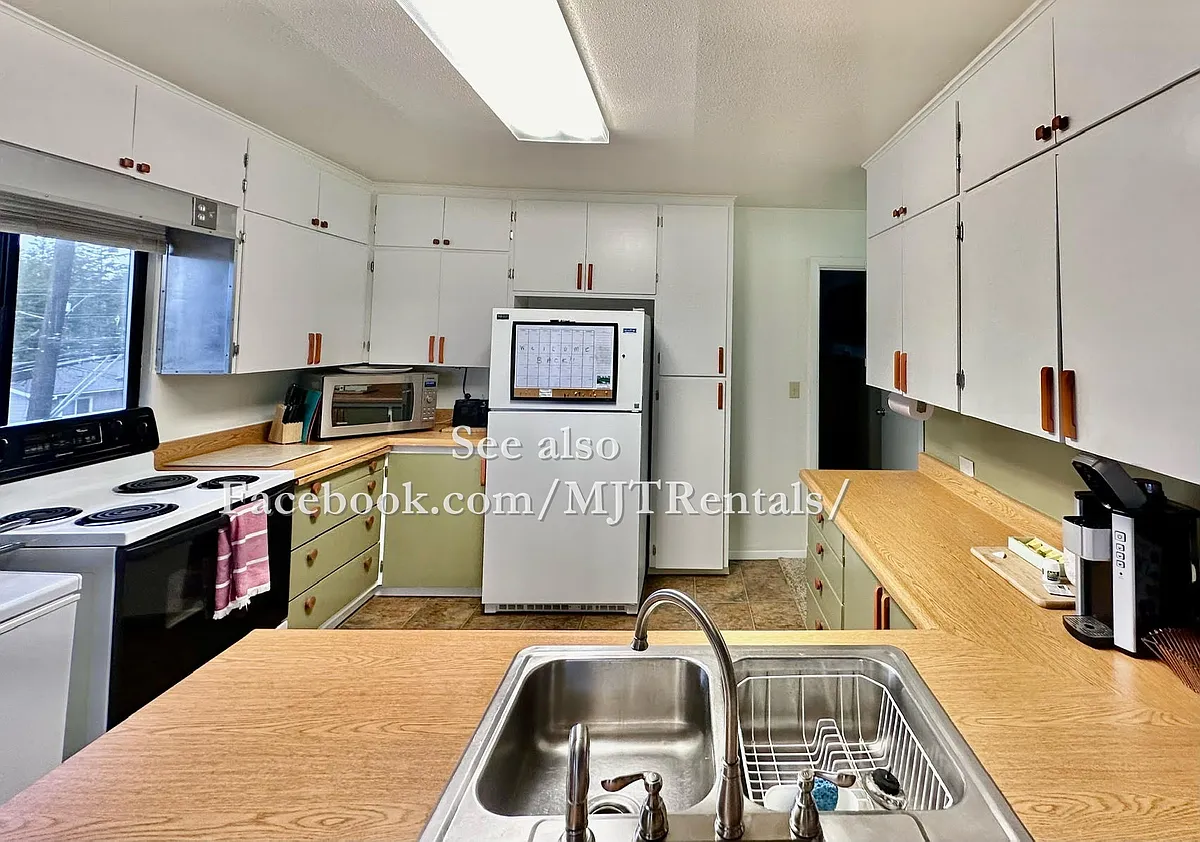 Kitchen - 2725 4th Ave #A