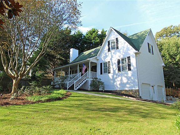 5th image of 501 Pinehurst Ln