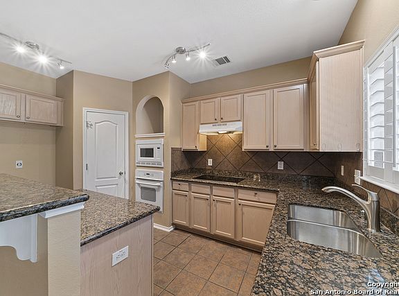 5th image of 21006 Las Lomas Blvd