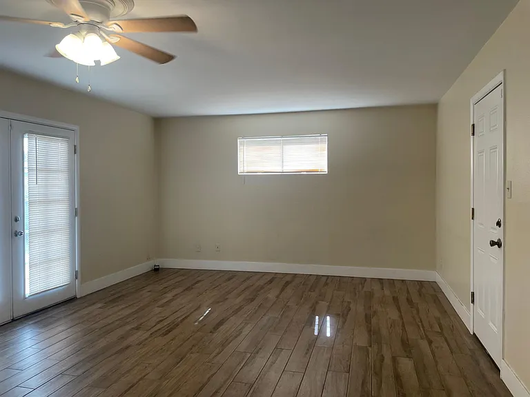 22 E Fairmont Dr — Photo 3