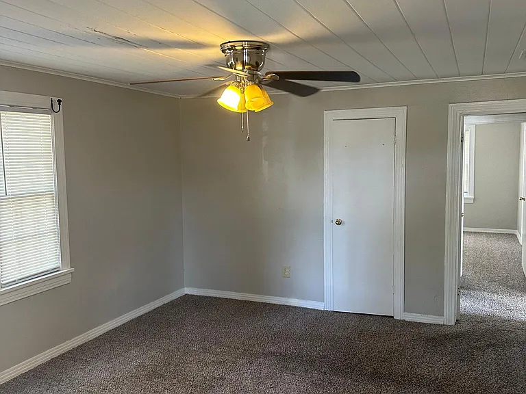 500 Oakdale Ave — Photo 6