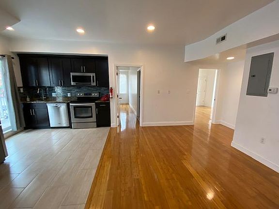 2nd image of 1023 Wallace St APT 2