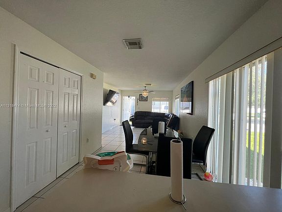 4th image of 864 SW 7th Plz