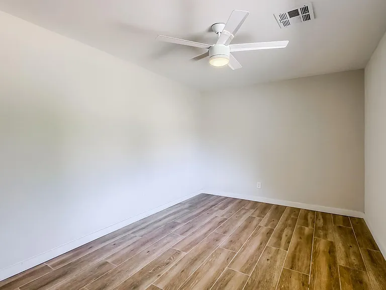 1402 W Berridge Ln — Photo 36