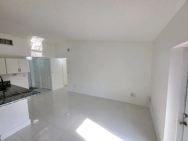 10345 SW 209th Ln — Photo 6