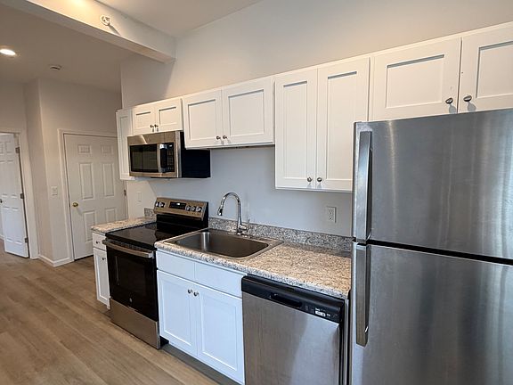 3rd image of 337 Main St #6