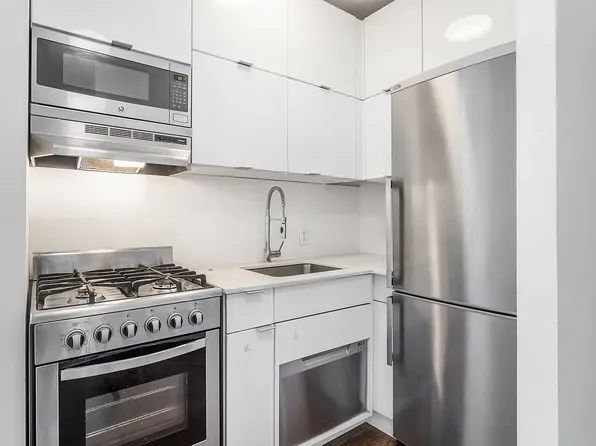117 E 7th St APT 2D, New York, NY 10009