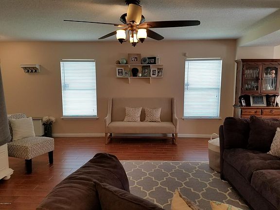 3rd image of 432 Bostwick Cir