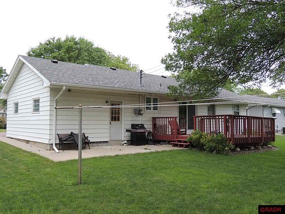 3rd image of 915 Pfau St