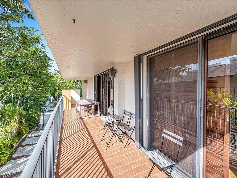 1700 S Bayshore Ln #3B — Photo 23