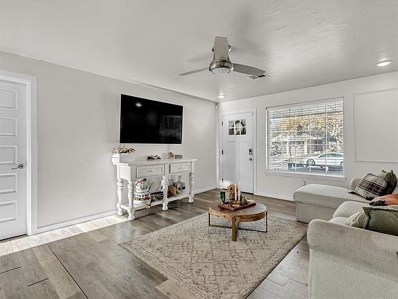 4th image of 813 Lawton Ave