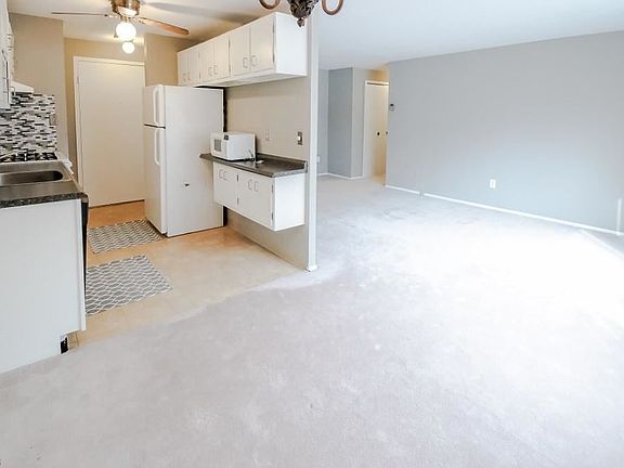 4th image of 6000 Nob Hill Dr APT 212