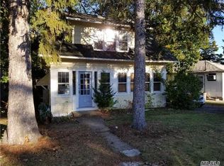 38 6th Ave, Huntington Station, NY 11746