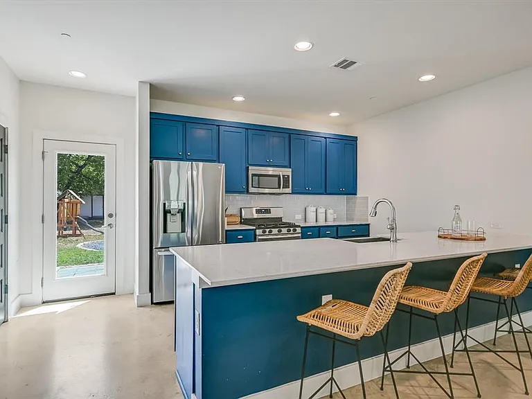 1121 Walton Ln #B — Photo 5
