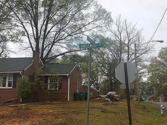 2nd image of 833 Circlewood Dr