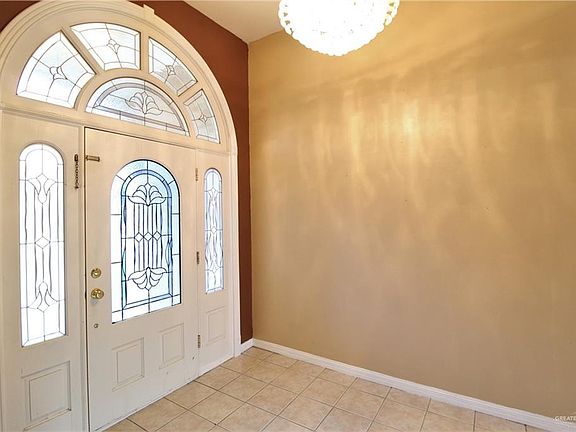 3rd image of 300 Whitewing Dr