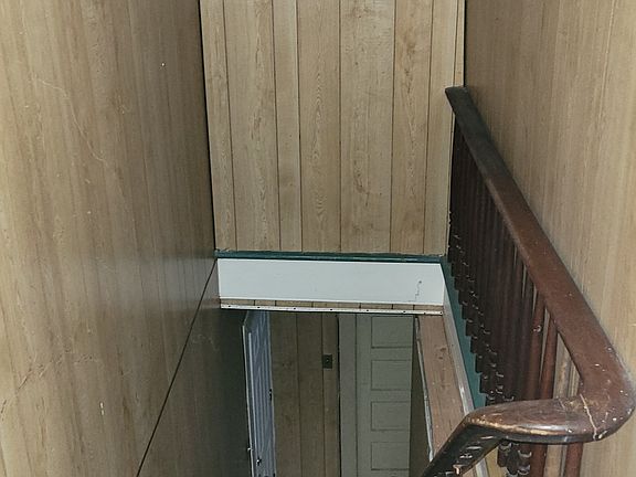 2nd image of 31 Bank St #2