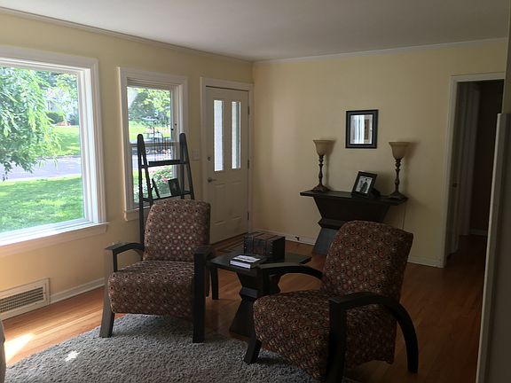 2nd image of 5318 Rosewood Dr