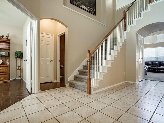 3rd image of 1329 Greenhaven Dr