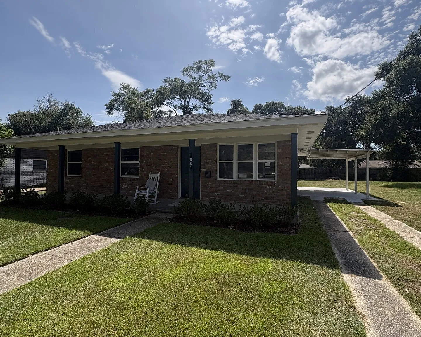 3 bed, 1.5 bath, 1217 sqft, $1,800 — Photo 3