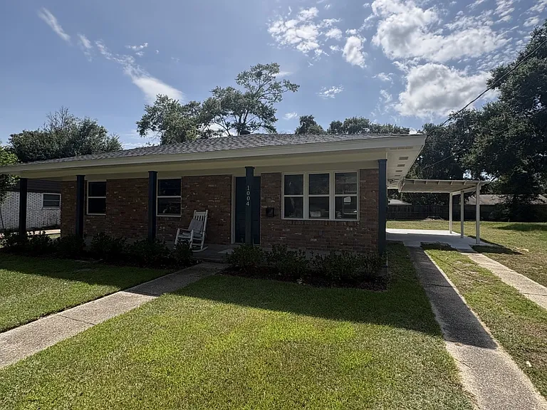 1004 Wilson Dr — Photo 3