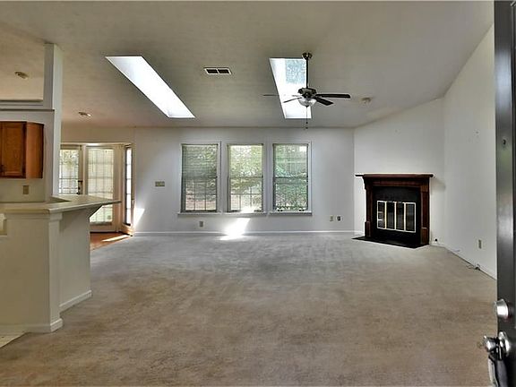 2nd image of 4810 Hampton Square Dr