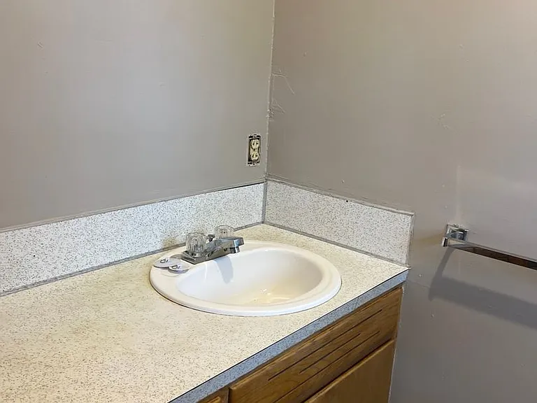 809 Shadowrock Dr — Photo 9