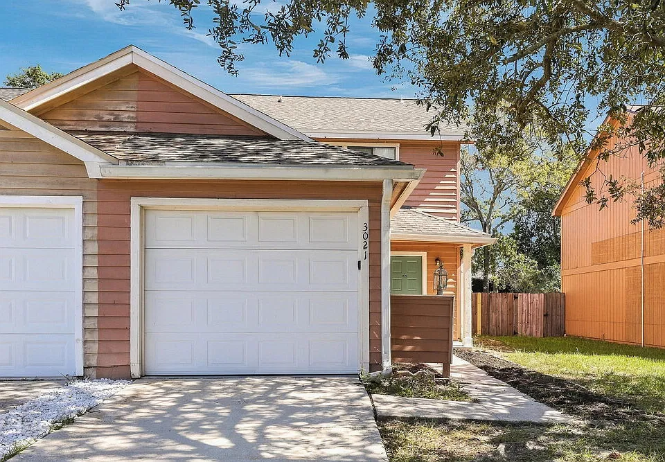 3021 Cobblewood Ln E