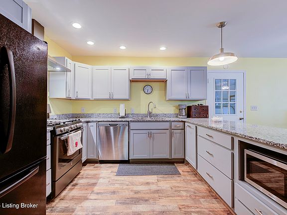 5th image of 355 Rockwood Ln