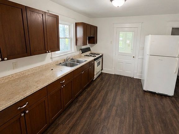 3rd image of 2512 Fox Bridge Rd