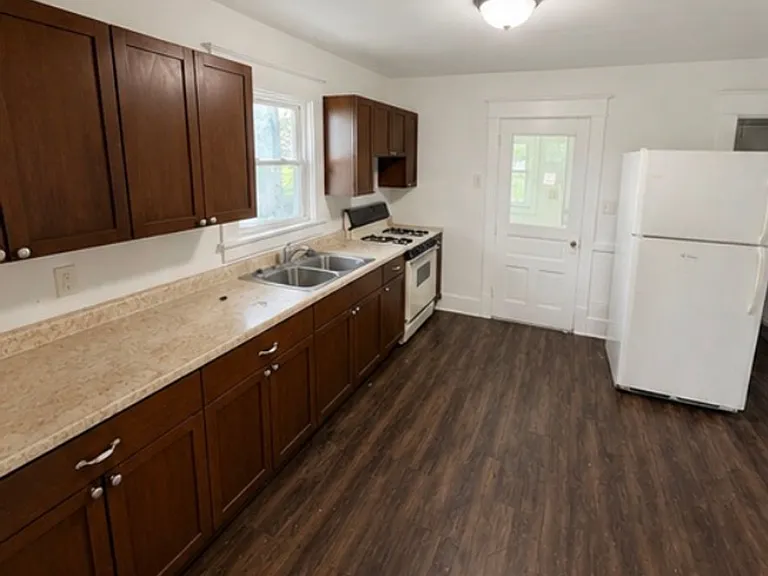 2512 Fox Bridge Rd — Photo 3