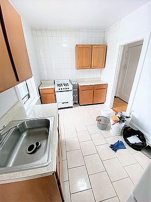 4th image of 21-46 29th St #D2