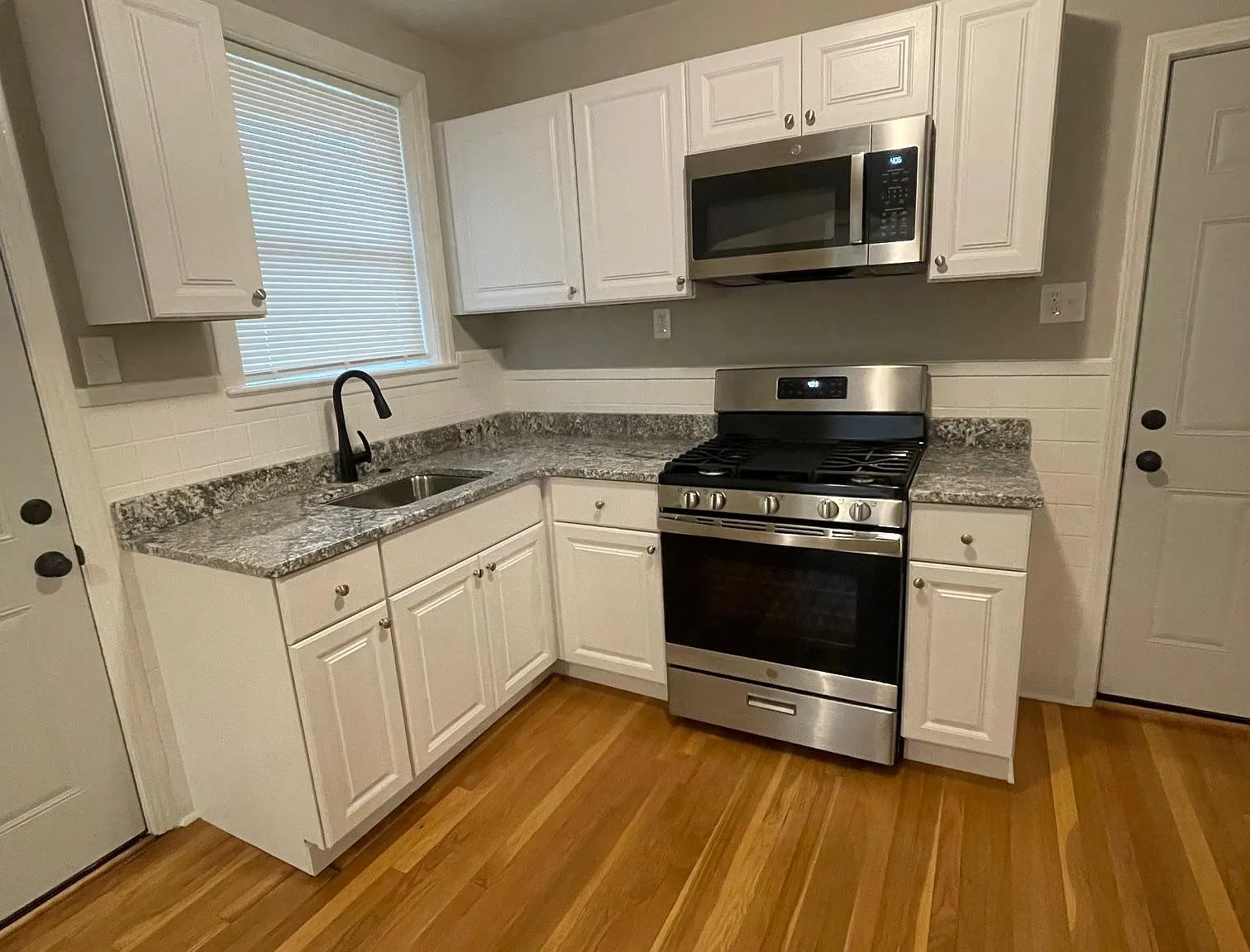 2820 Oakland Ave — Photo 1
