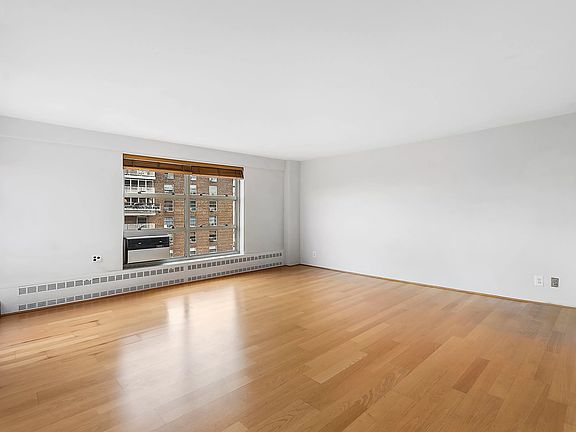 4th image of 80 La Salle St APT 18D
